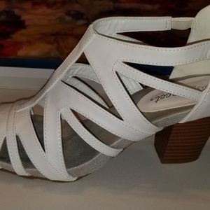 Easy Street womens strappy heels 8.5
